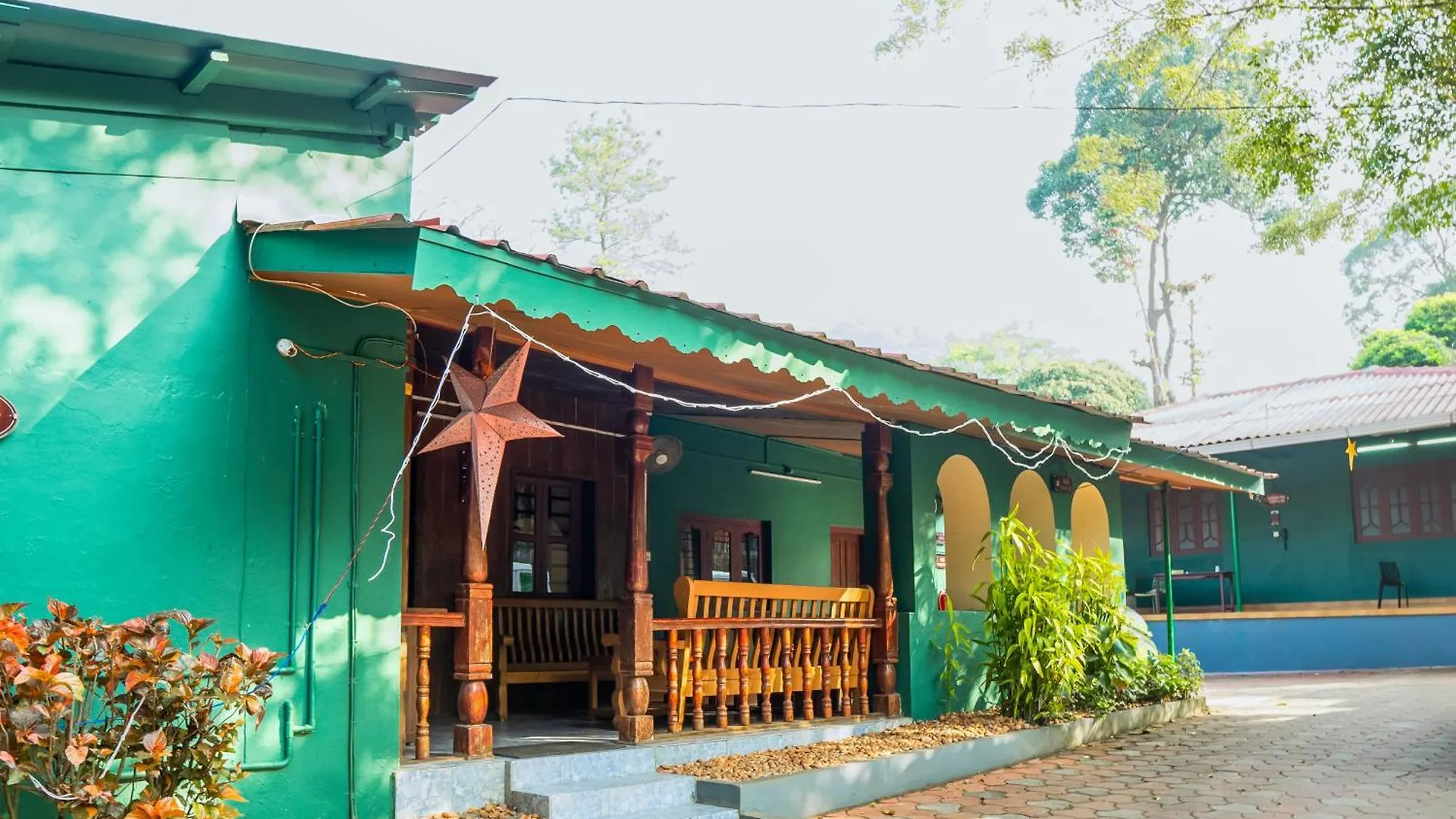 Hill Valley Farm House Nelliyampathy Resort